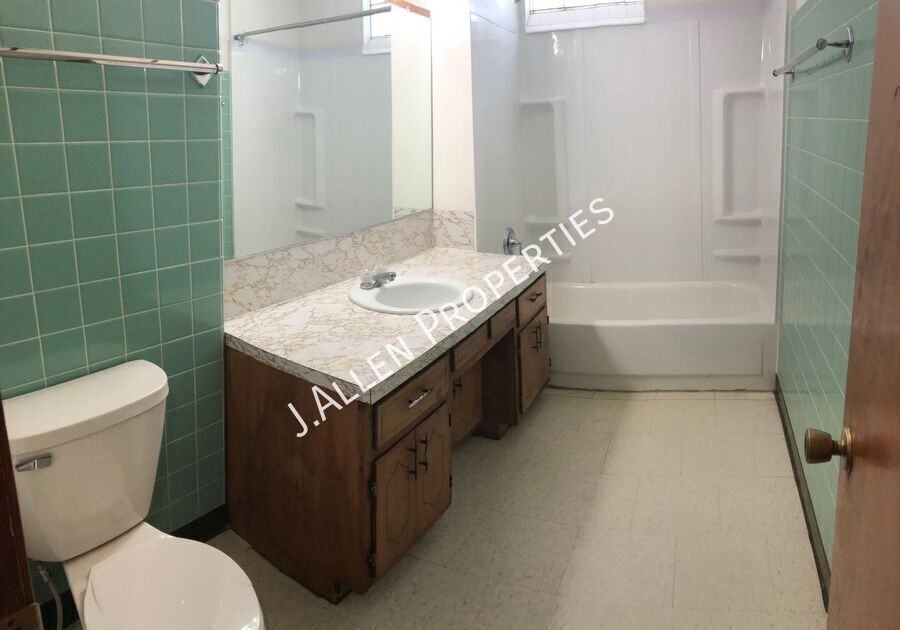 311 N 12th St #307 - Photo 3 of 6