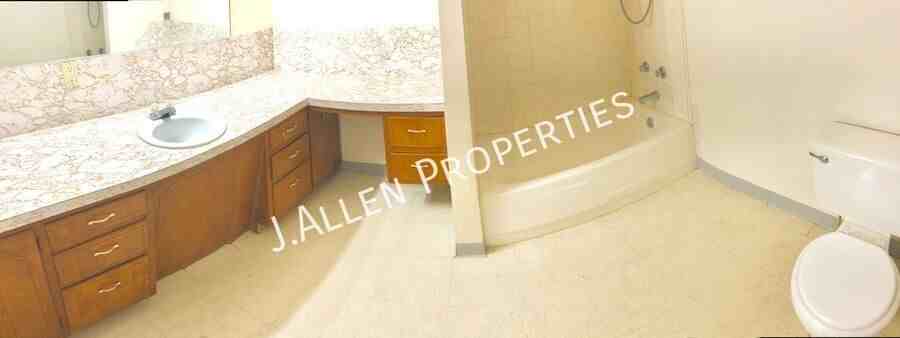 313 N 12th St #303 - Photo 4 of 5