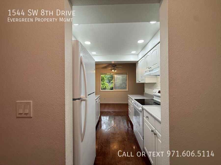 1544 Sw 8th Dr - Photo 7 of 35