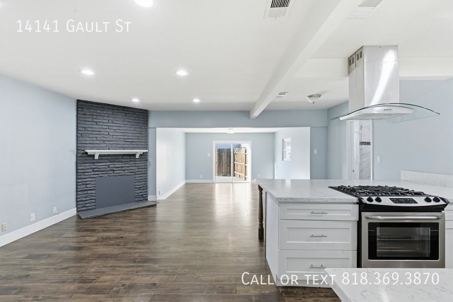 14141 Gault St - Photo 2 of 27
