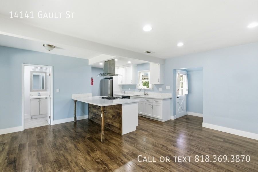 14141 Gault St - Photo 4 of 27