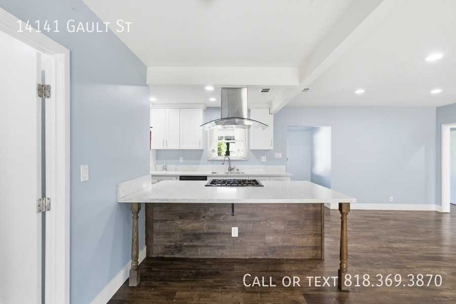 14141 Gault St - Photo 5 of 27
