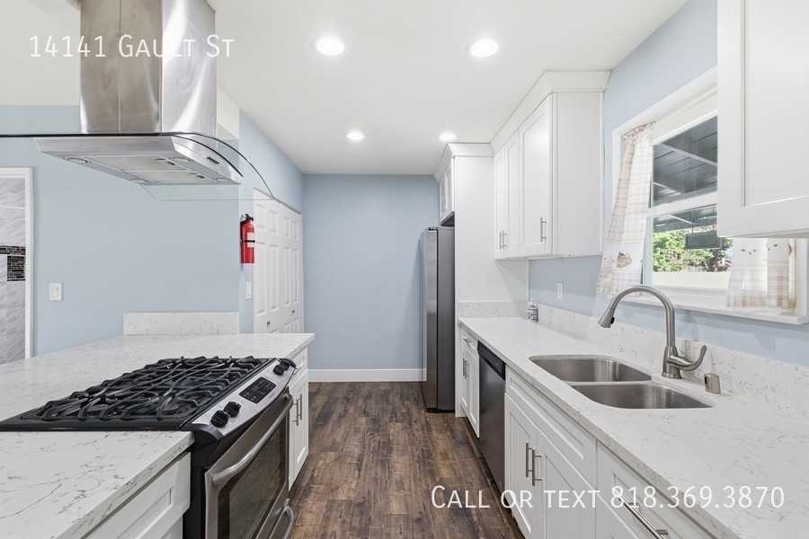 14141 Gault St - Photo 7 of 27
