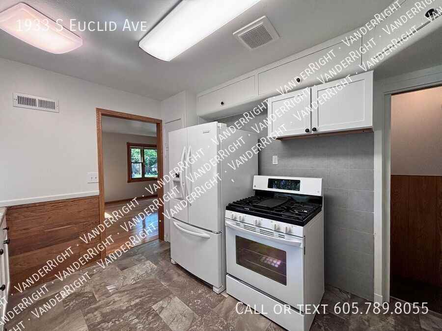 1933 S Euclid Ave - Photo 2 of 28