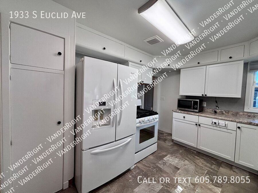1933 S Euclid Ave - Photo 3 of 28
