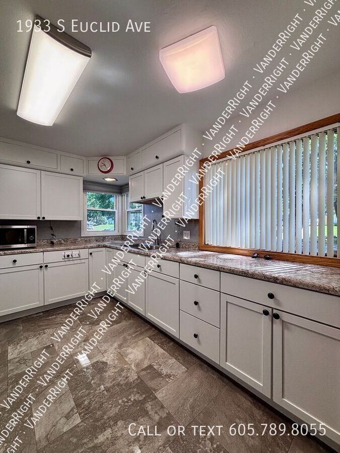1933 S Euclid Ave - Photo 4 of 28