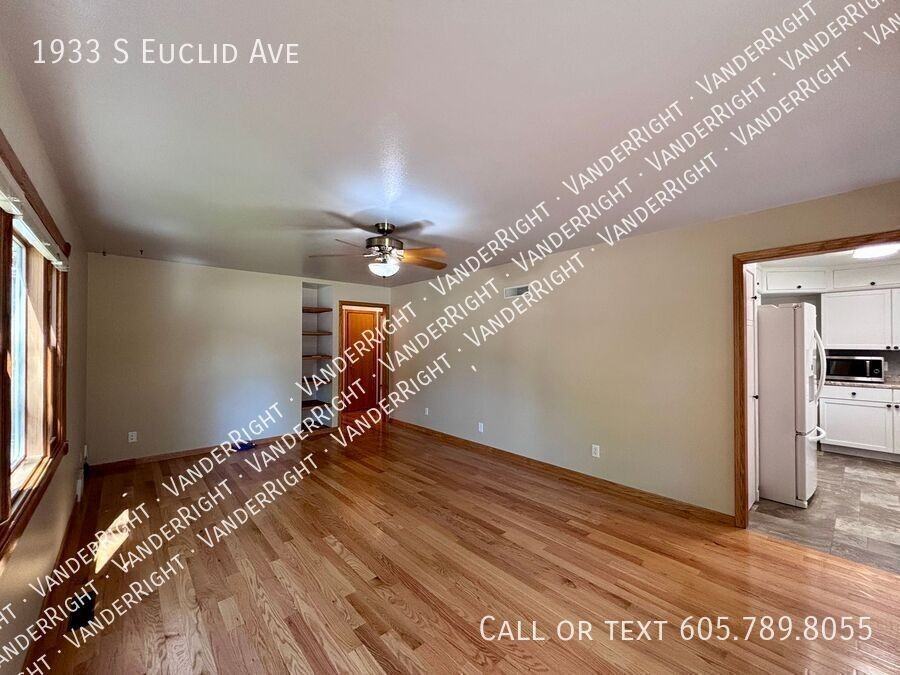 1933 S Euclid Ave - Photo 6 of 28
