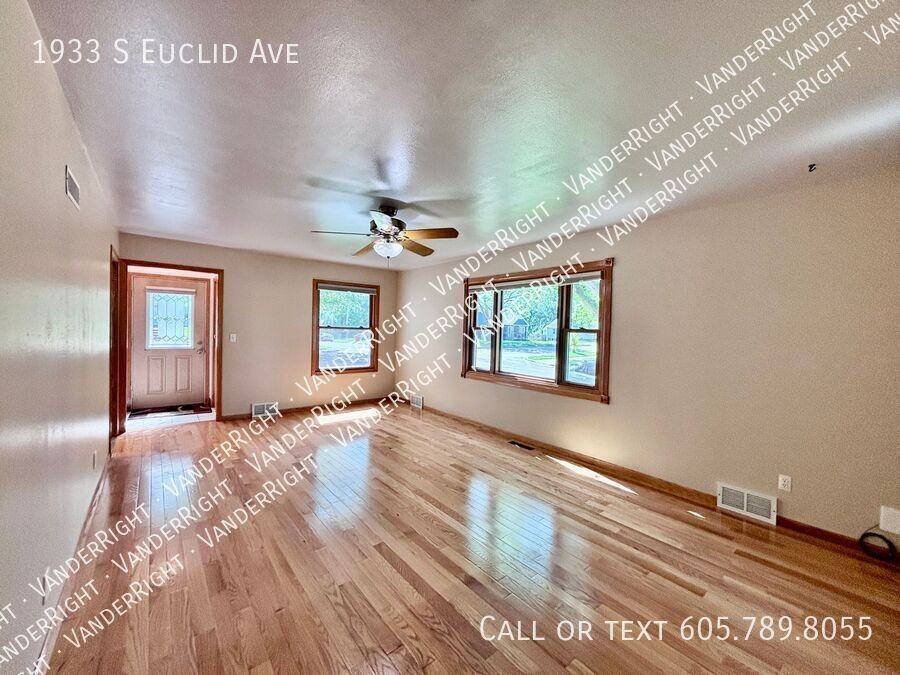 1933 S Euclid Ave - Photo 7 of 28