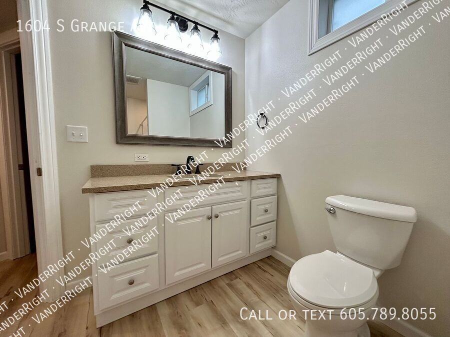 1604 S Grange Ave - Photo 4 of 31