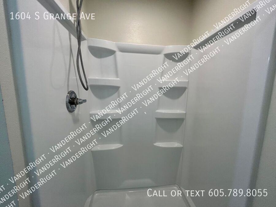 1604 S Grange Ave - Photo 5 of 31