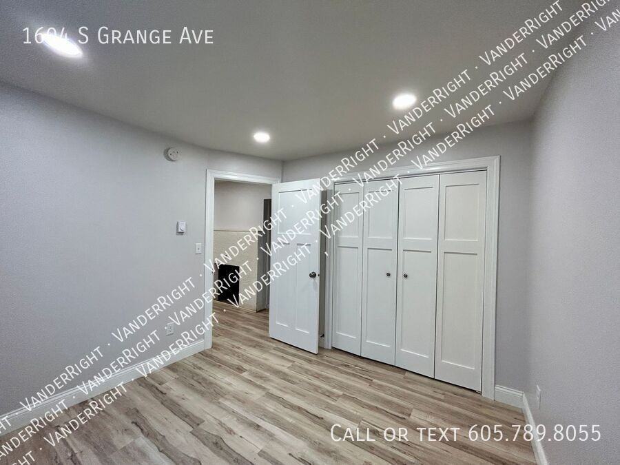 1604 S Grange Ave - Photo 6 of 31