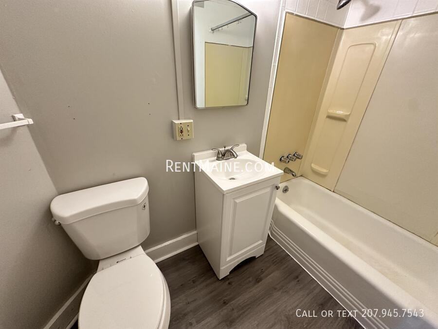 266 Center St #4 - Photo 4 of 4