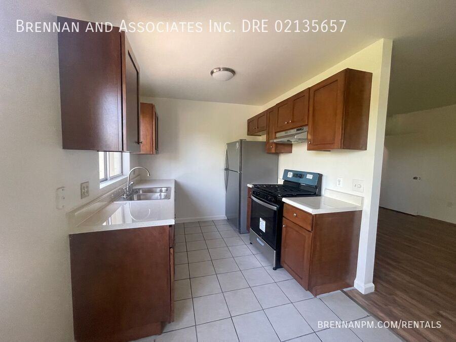 1540 Fern St #A - Photo 5 of 24