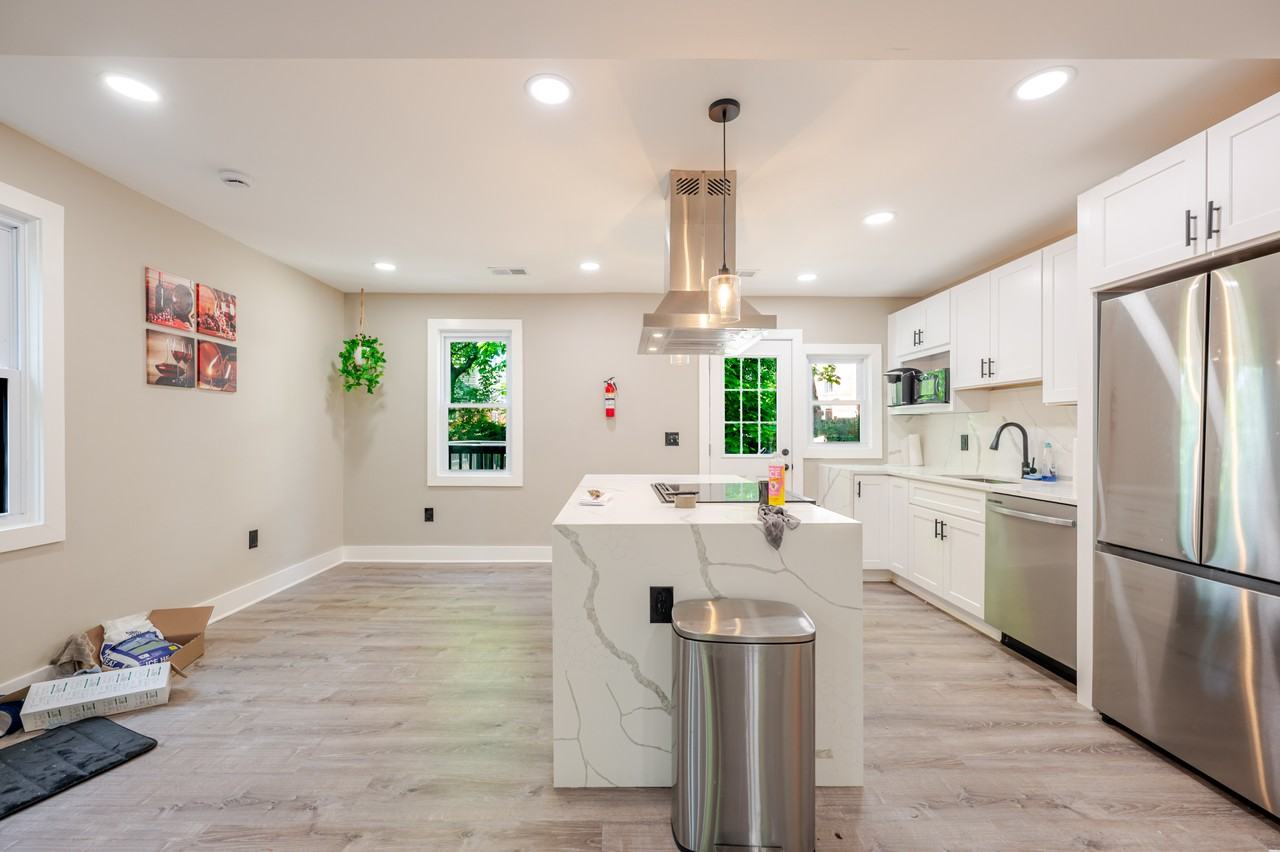 4523 Dix St Ne - Photo 4 of 31