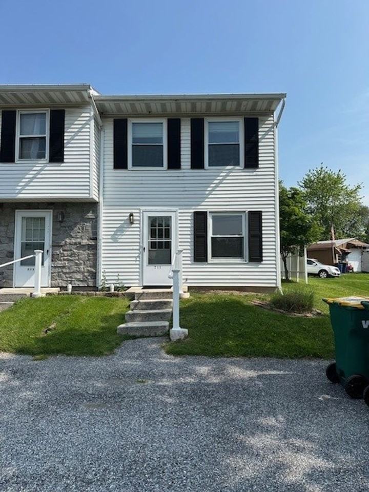 711 Valley Rd - Photo 2 of 15