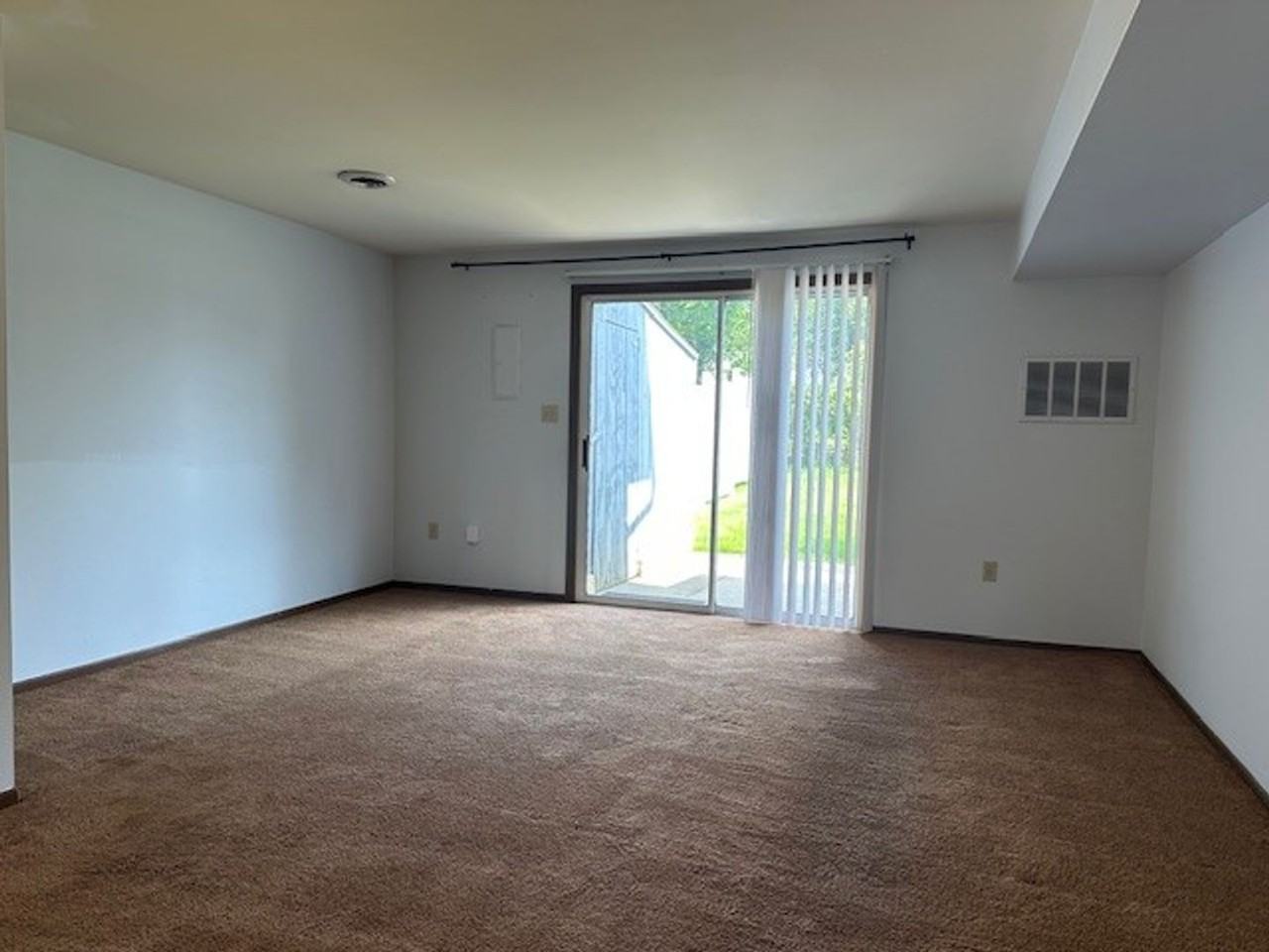 711 Valley Rd - Photo 5 of 15