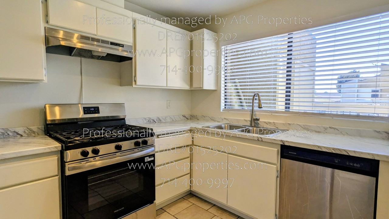 5477 Twin Lakes Dr - Photo 5 of 23