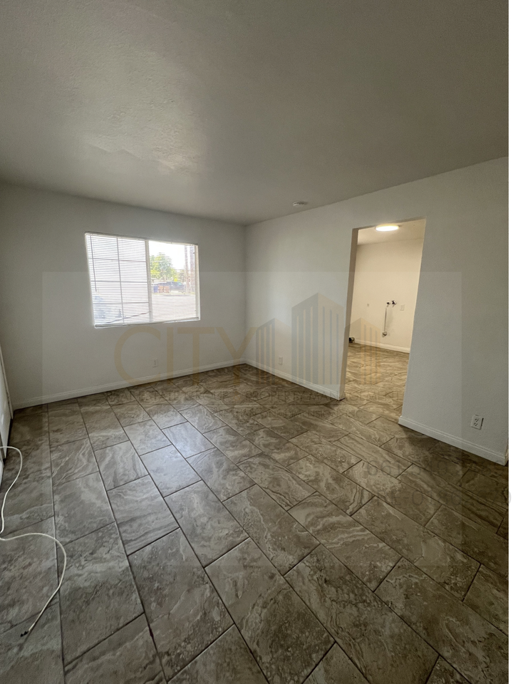 928 P St #1 - Photo 3 of 9