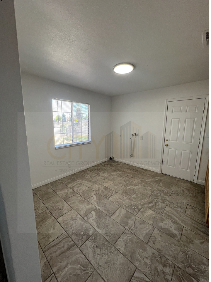 928 P St #1 - Photo 4 of 9