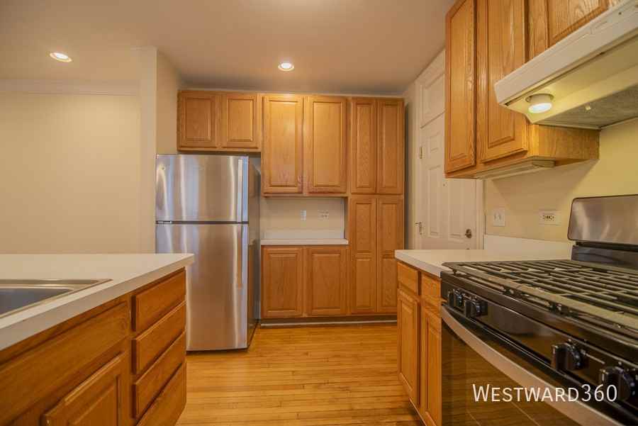 7648 N Greenview Ave #3
