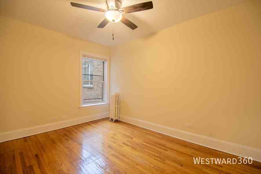 7648 N Greenview Ave #3 - Photo 4 of 7