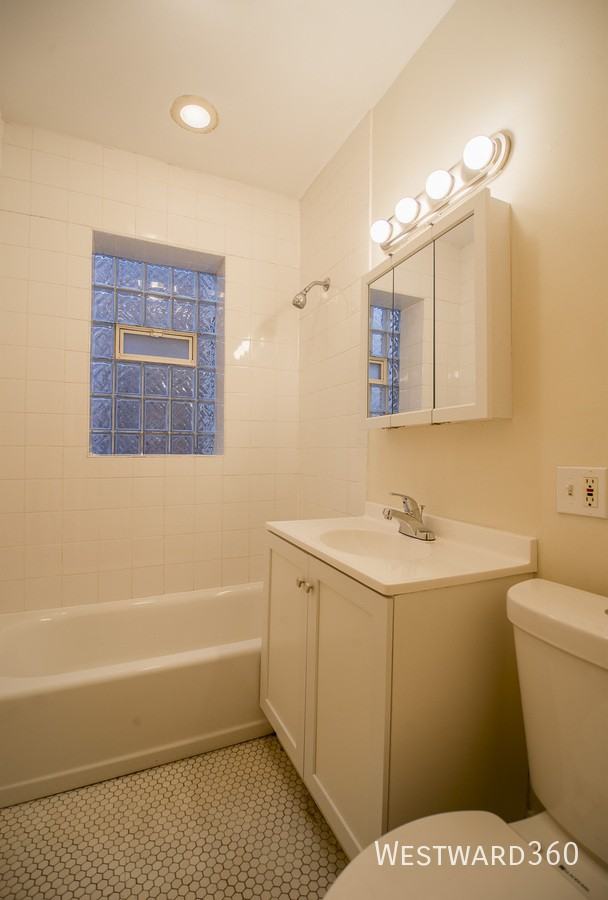 7648 N Greenview Ave #3 - Photo 6 of 7