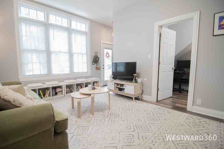2733 N Wayne Ave #1 - Photo 6 of 28