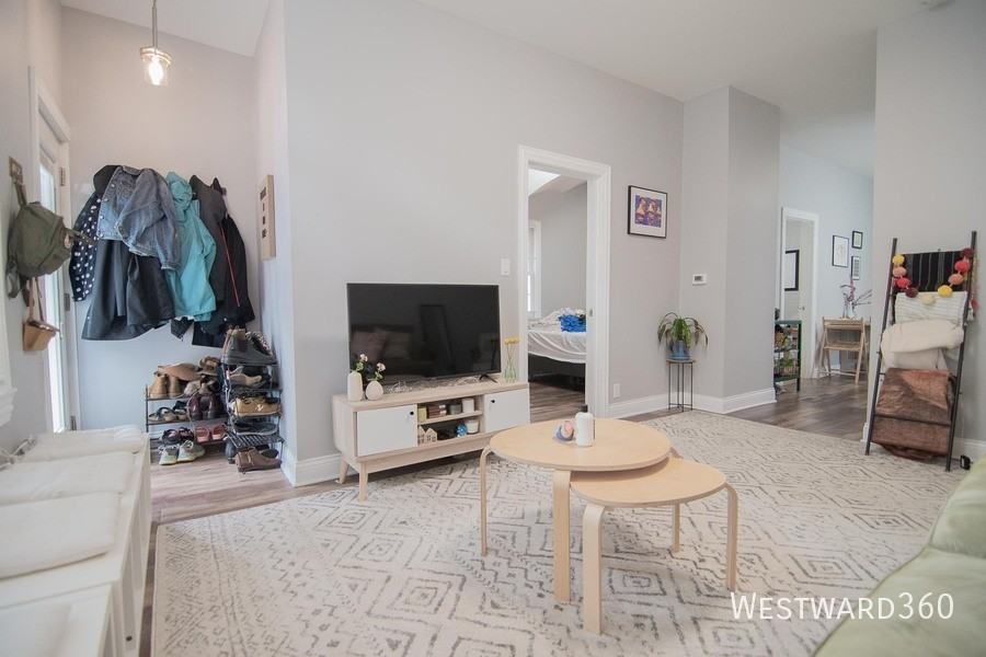 2733 N Wayne Ave #1 - Photo 7 of 28