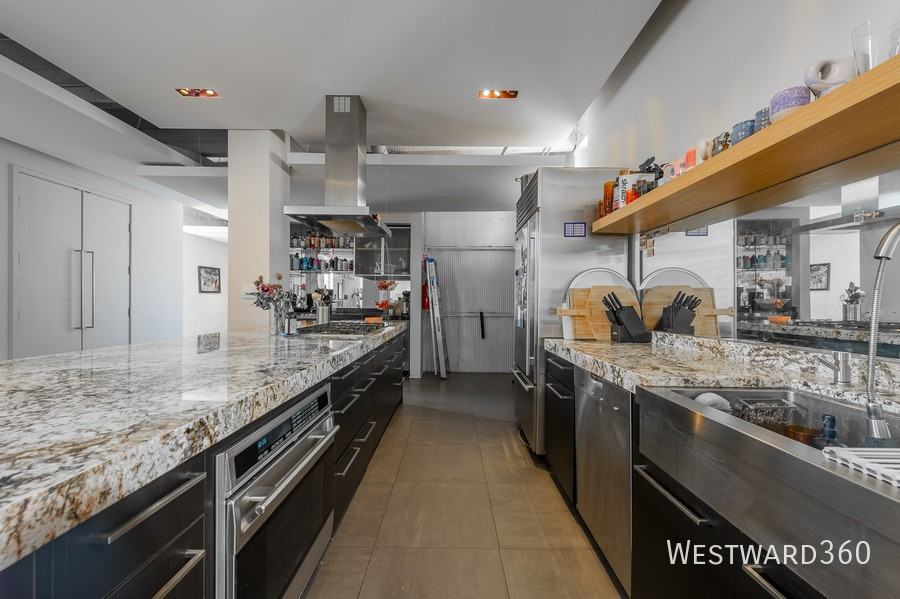 321 S Jefferson St #4 - Photo 4 of 17