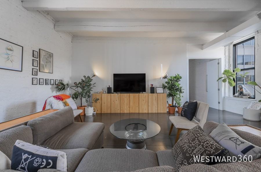 321 S Jefferson St #4 - Photo 6 of 17