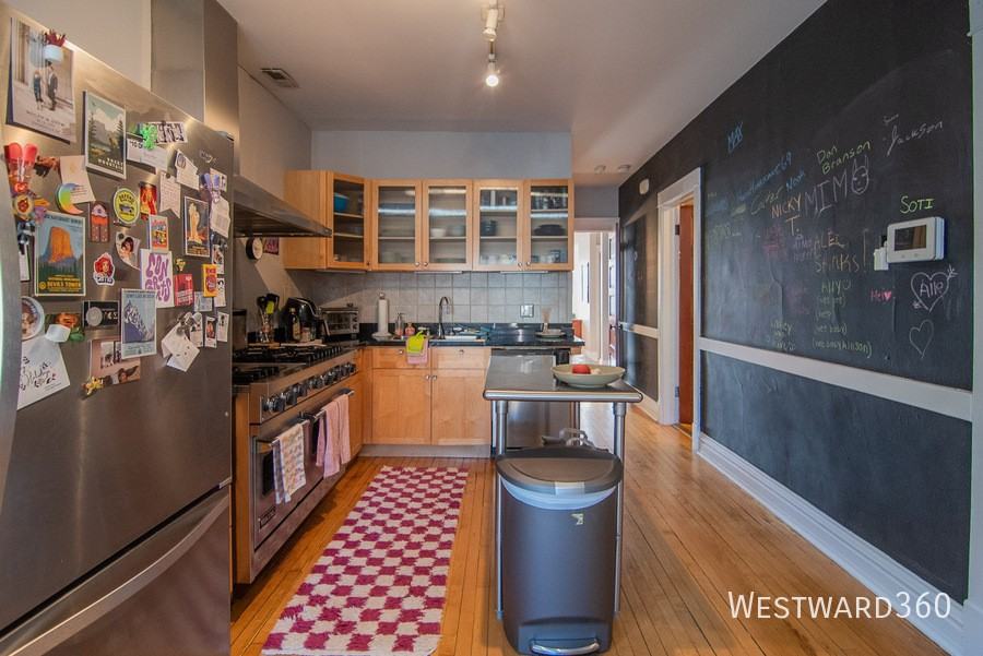 3707 N Bosworth Ave #2 - Photo 3 of 31