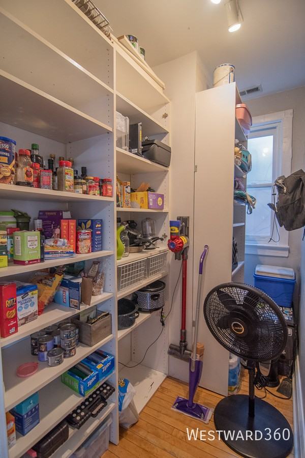 3707 N Bosworth Ave #2 - Photo 6 of 31