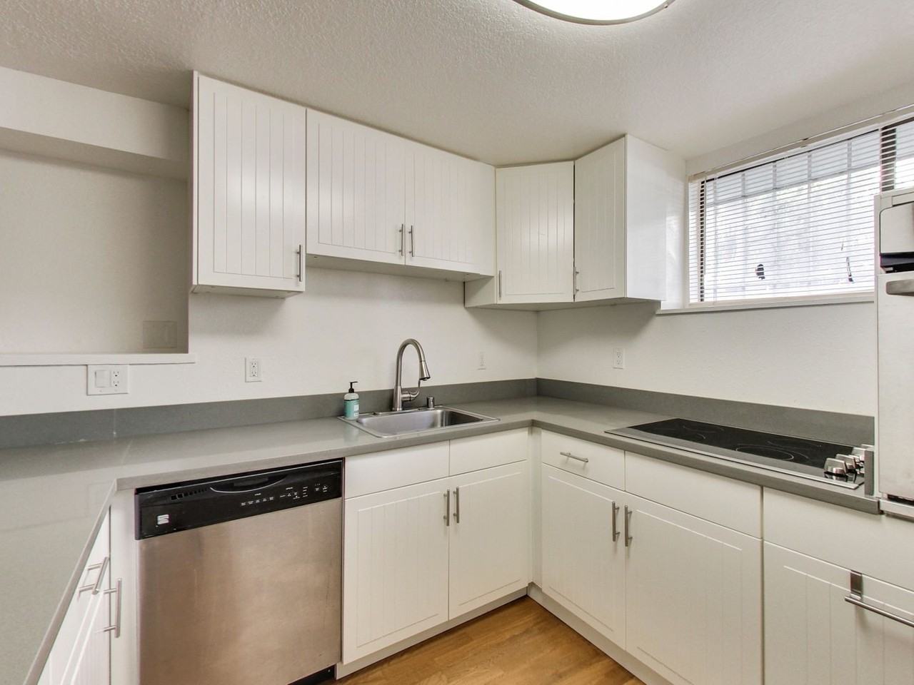 193B Henry St - Photo 2 of 18