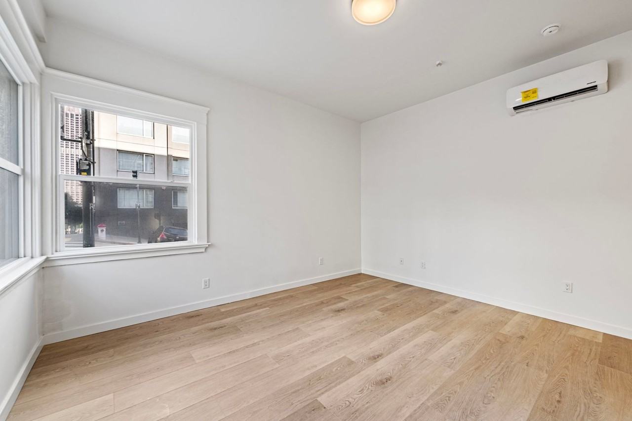 901 Pine St - Photo 2 of 21