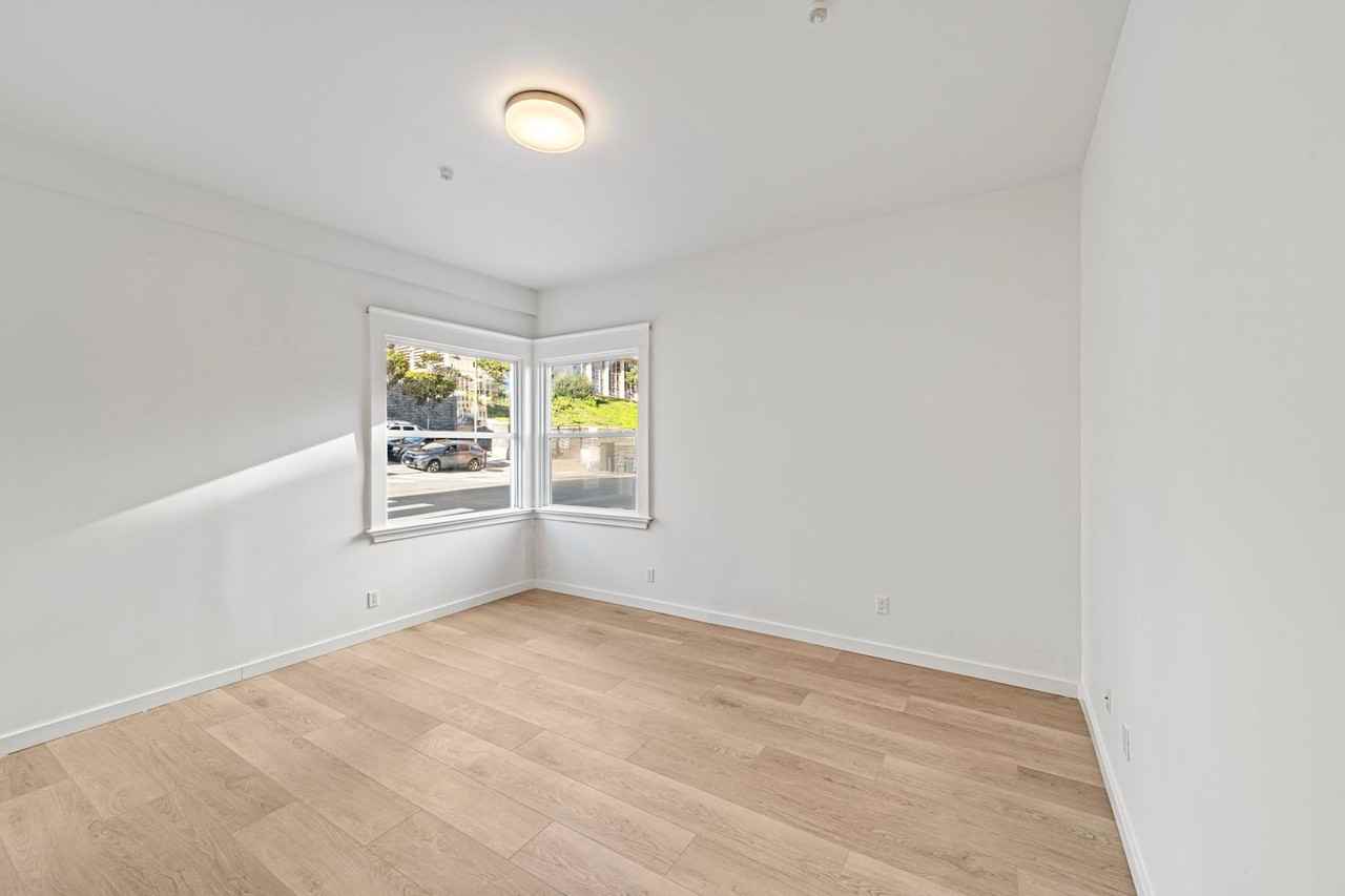 901 Pine St - Photo 4 of 21