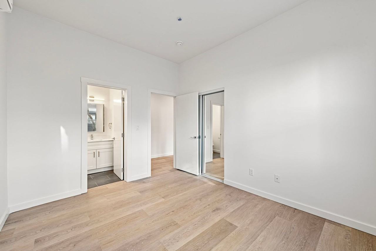 901 Pine St - Photo 6 of 21