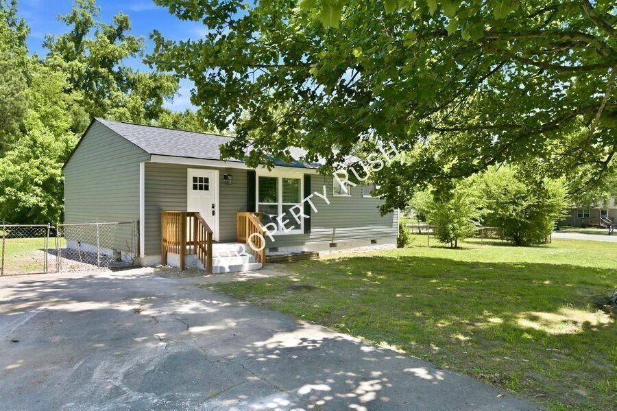 6107 Vance Cir - Photo 2 of 24