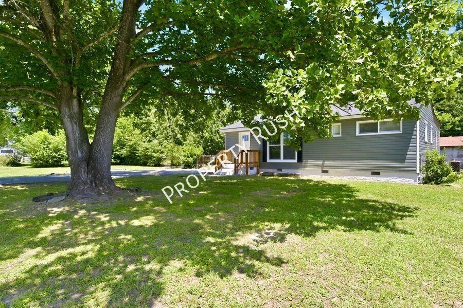 6107 Vance Cir - Photo 3 of 24
