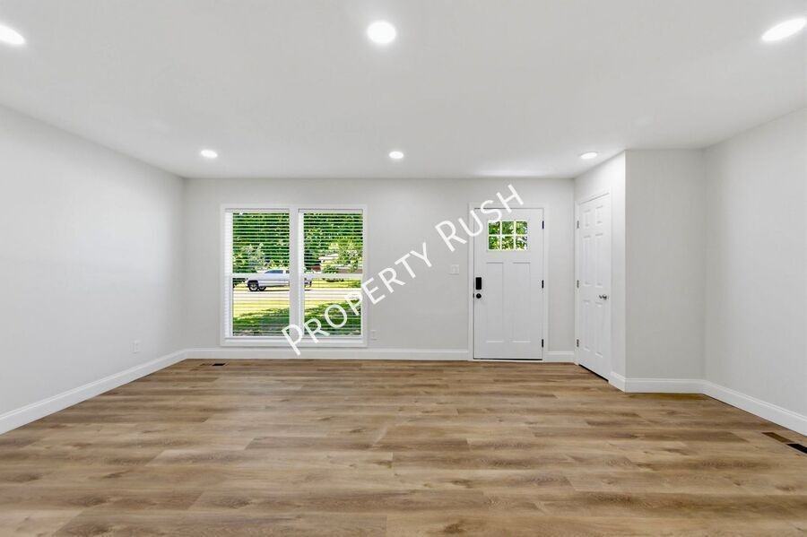 6107 Vance Cir - Photo 4 of 24