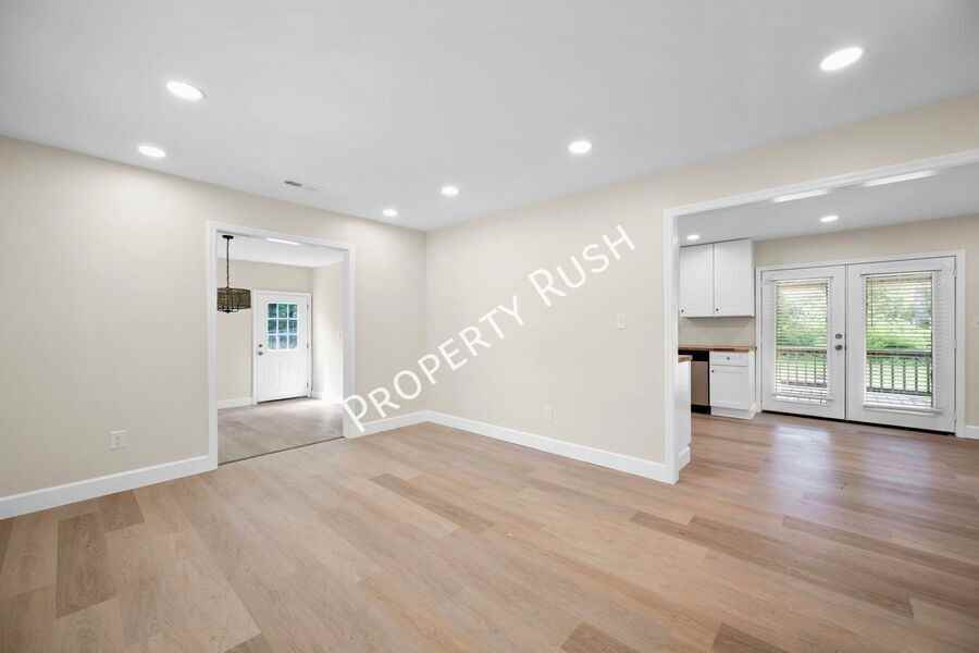 321 Whitmire Cir - Photo 4 of 29