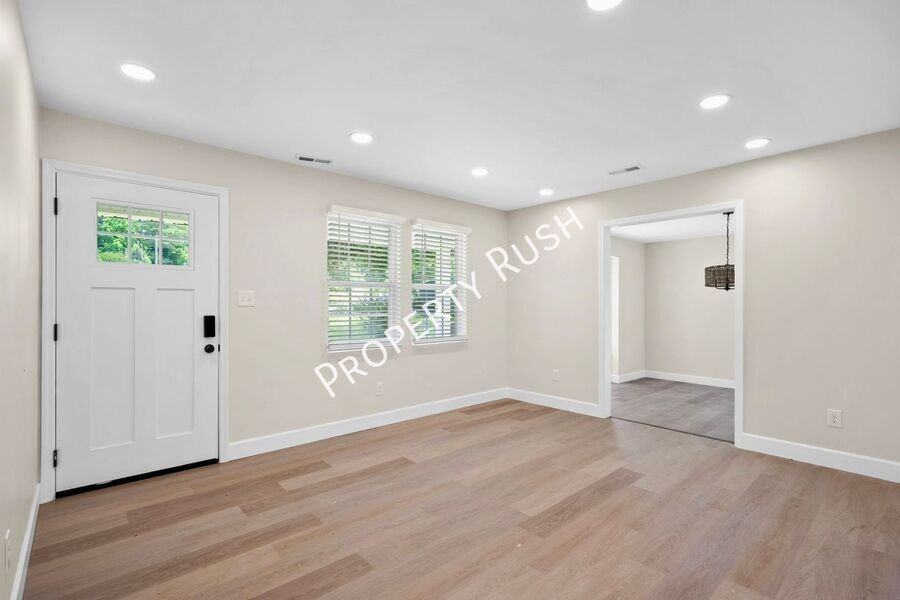321 Whitmire Cir - Photo 5 of 29