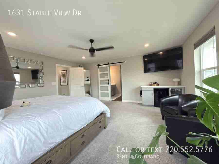 1631 Stable View Dr - Photo 4 of 25