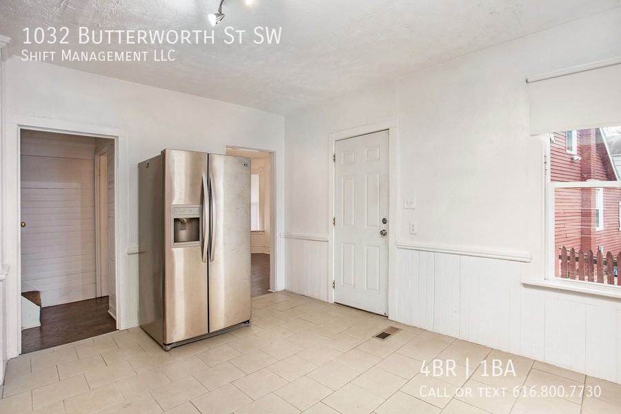 1032 Butterworth St Sw - Photo 5 of 18
