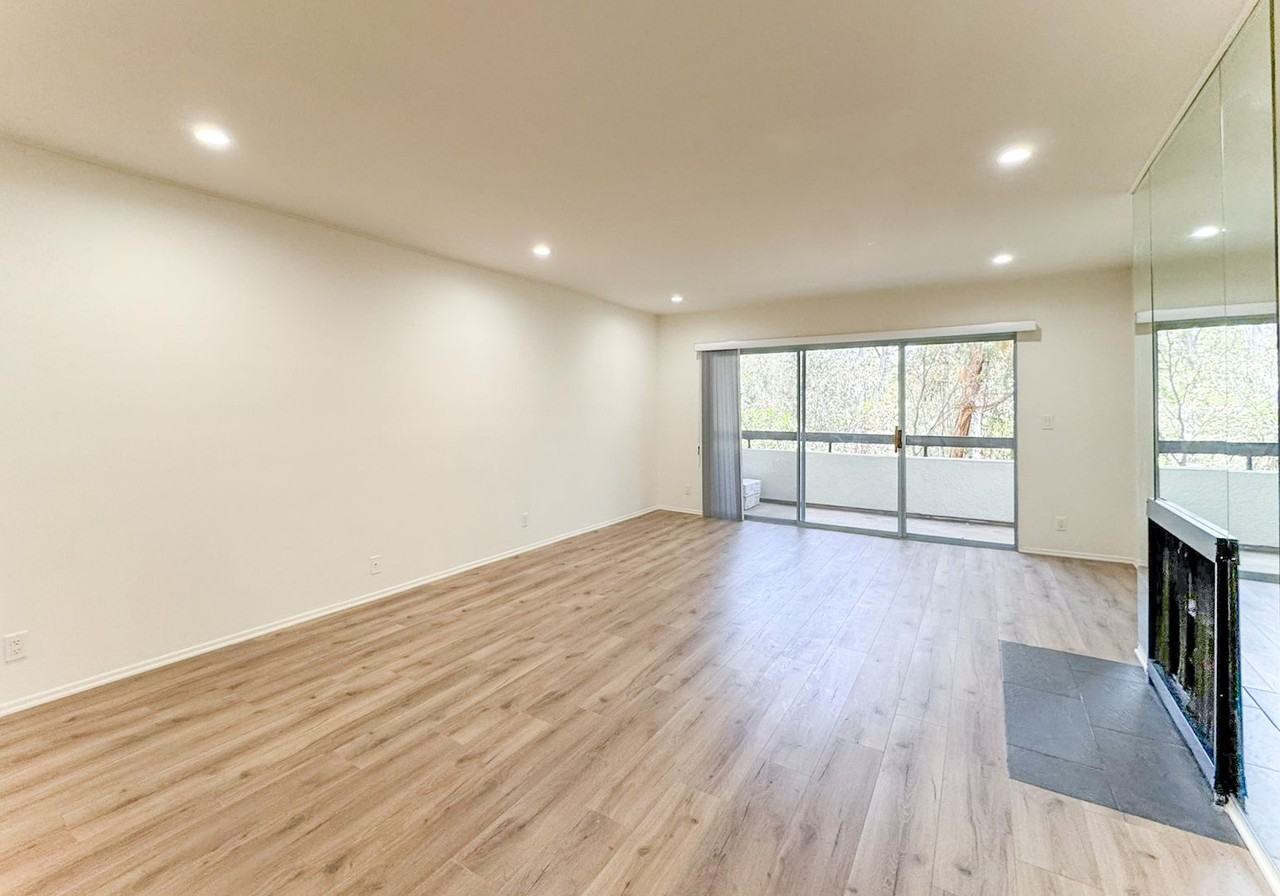 410 S Barrington Ave #205 - Photo 2 of 47
