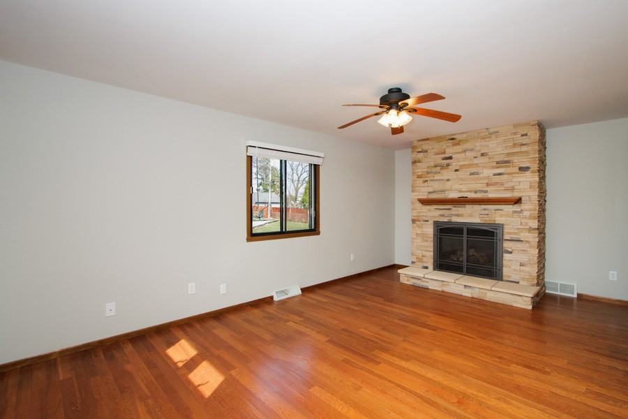 7146 S 38th St - Photo 3 of 26
