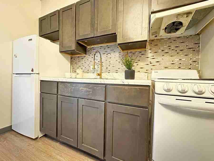 489 W State St #1011 - Photo 2 of 9