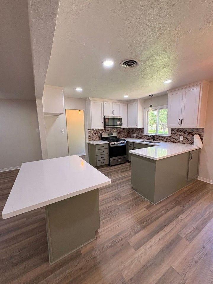 1505 S 49th St - Photo 4 of 18