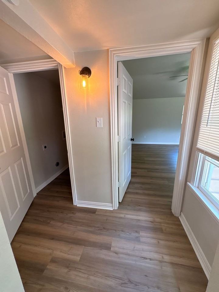 1505 S 49th St - Photo 5 of 18