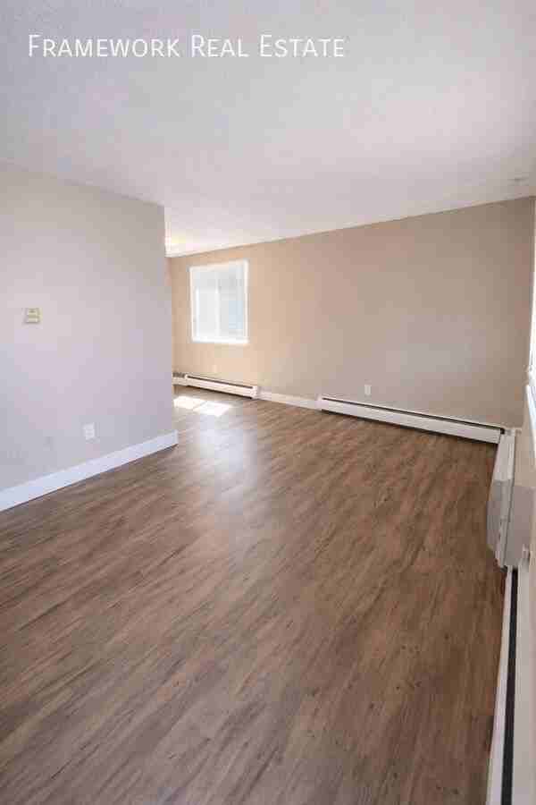3048 W Amherst Ave #102 - Photo 3 of 8