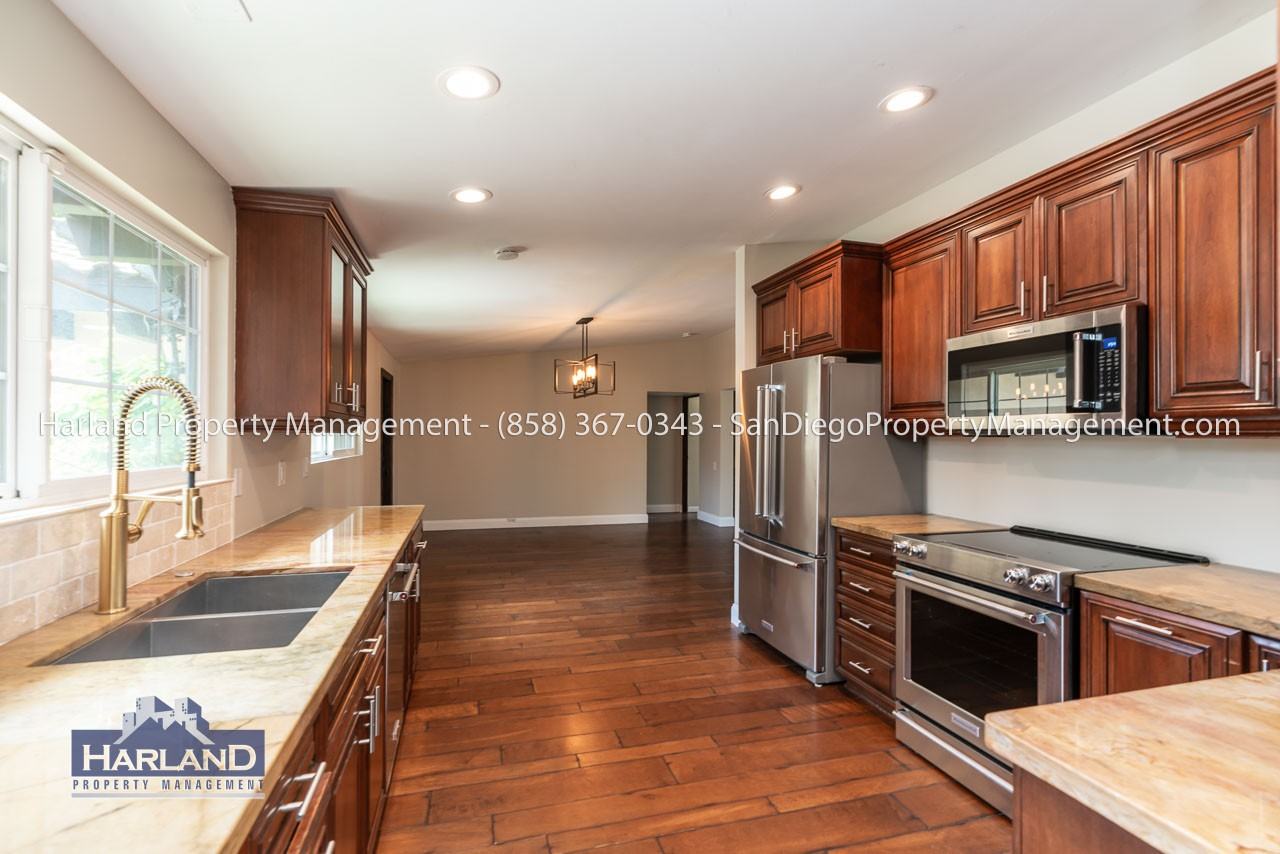 6271 Soledad Mountain Rd - Photo 2 of 10